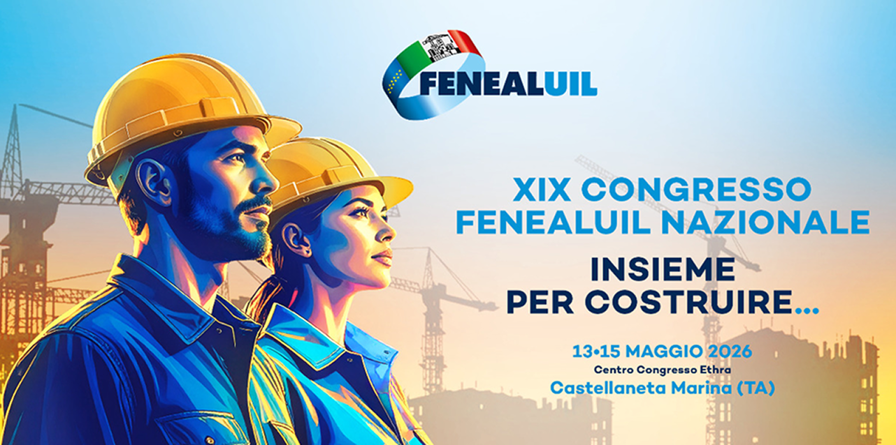 Copertina della rivista 'News dal Sindacato' della FenealUIL su un tavolo in legno, accanto a un casco da cantiere giallo, strumenti da lavoro e rotoli di progetti. Testo: 'Leggi il nuovo numero della rivista della FenealUIL'.